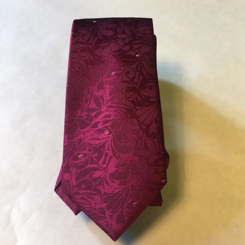 Calvin Klein dark rose tie